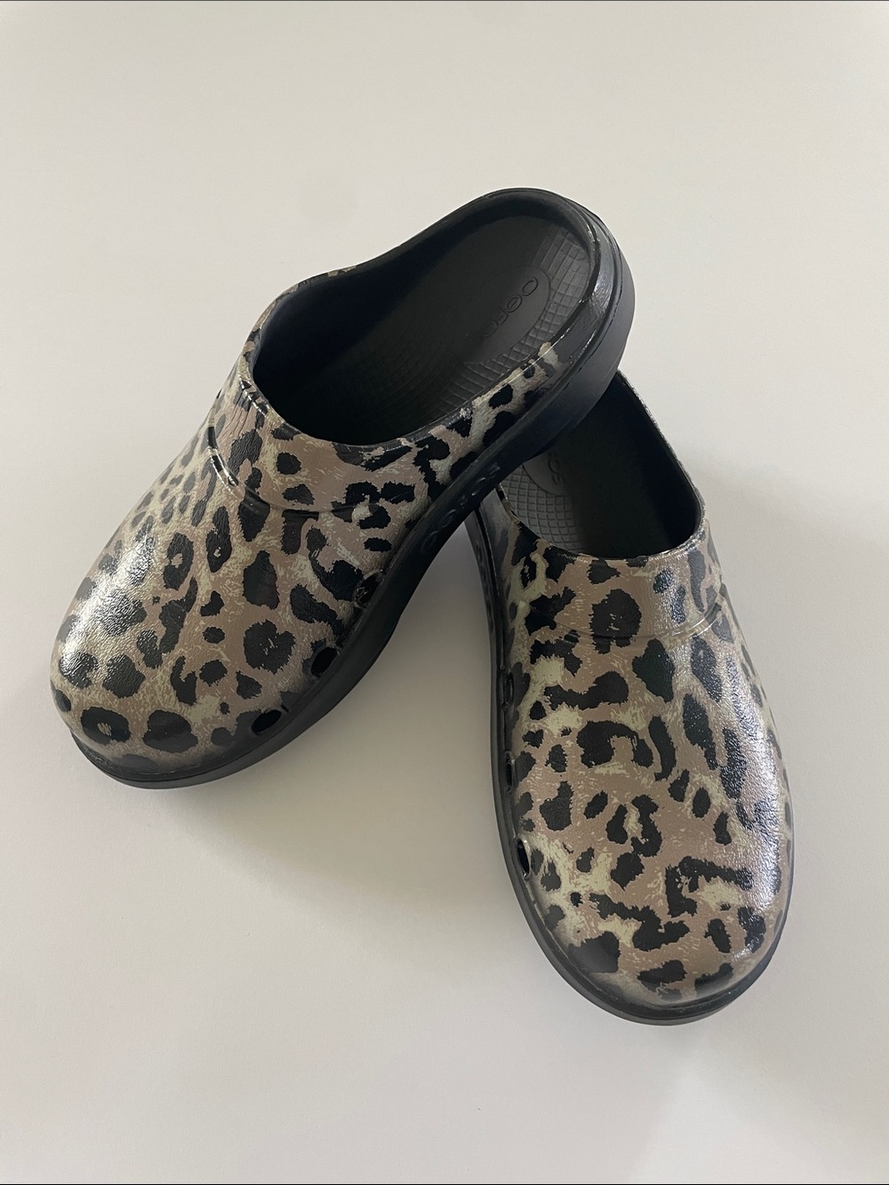 OOFOS NWOT Leopard Print Clogs in Black and Tan Size 8 - Picture 11 of 12